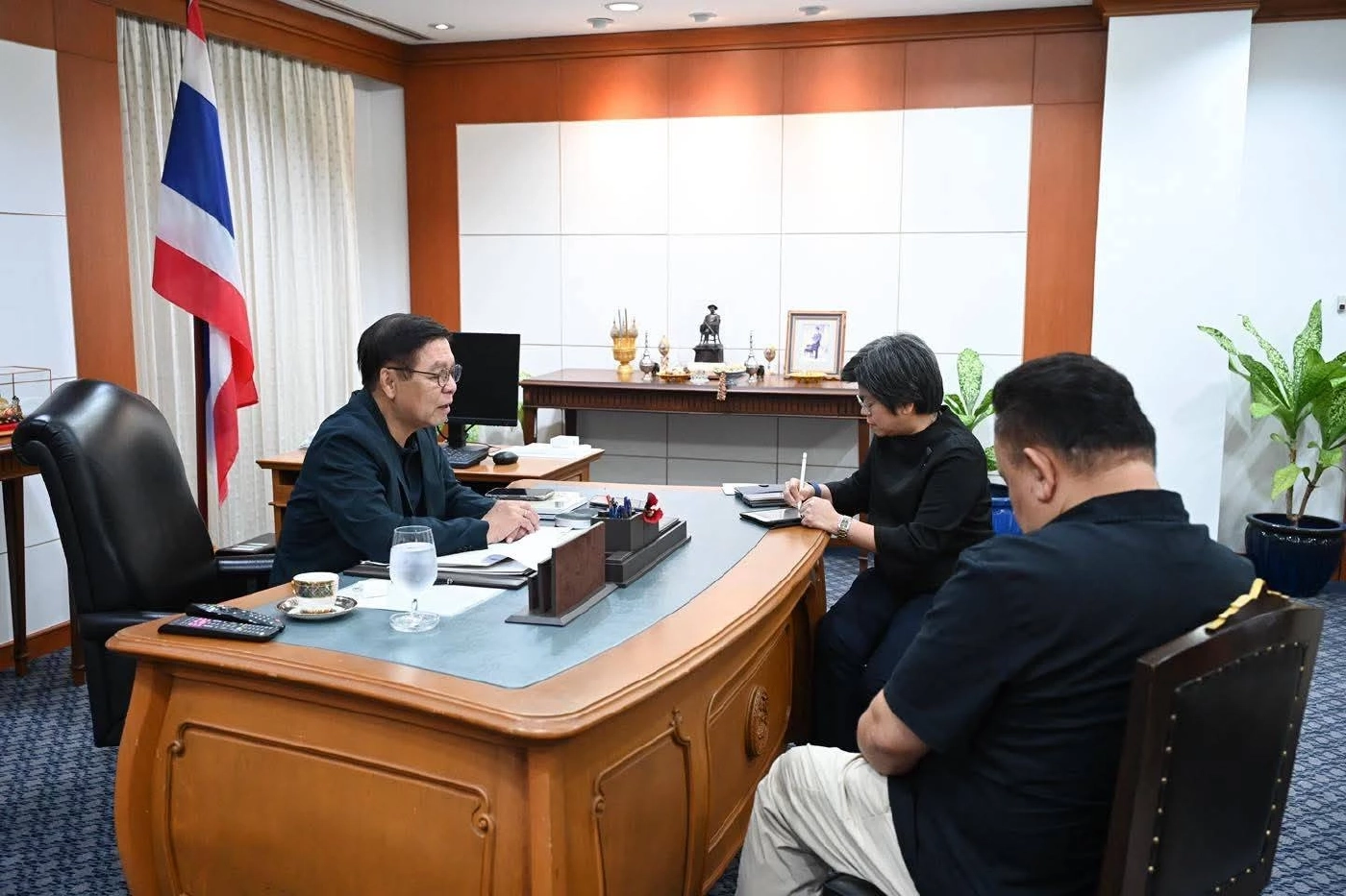 “อนุทิน” ถกทีมเศรษฐกิจ รับมือน้ำมันขาดแคลน หลังครบตรึงราคา 15 วัน