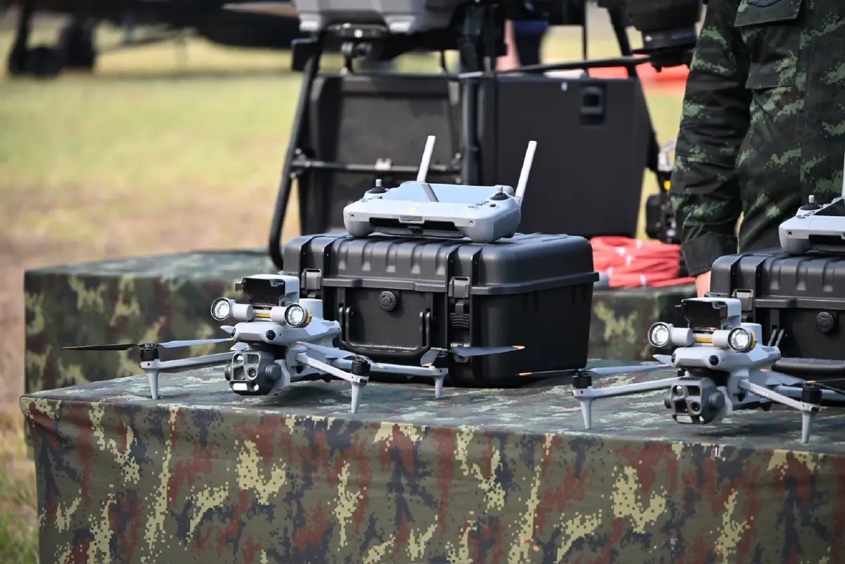 พร้อมลุย! "อนุทิน" ตรวจ "ฮ.ดับไฟป่า-รถวัดฝุ่น PM2.5 เคลื่อนที่"  คืนอากาศดีให้คนภาคเหนือ!