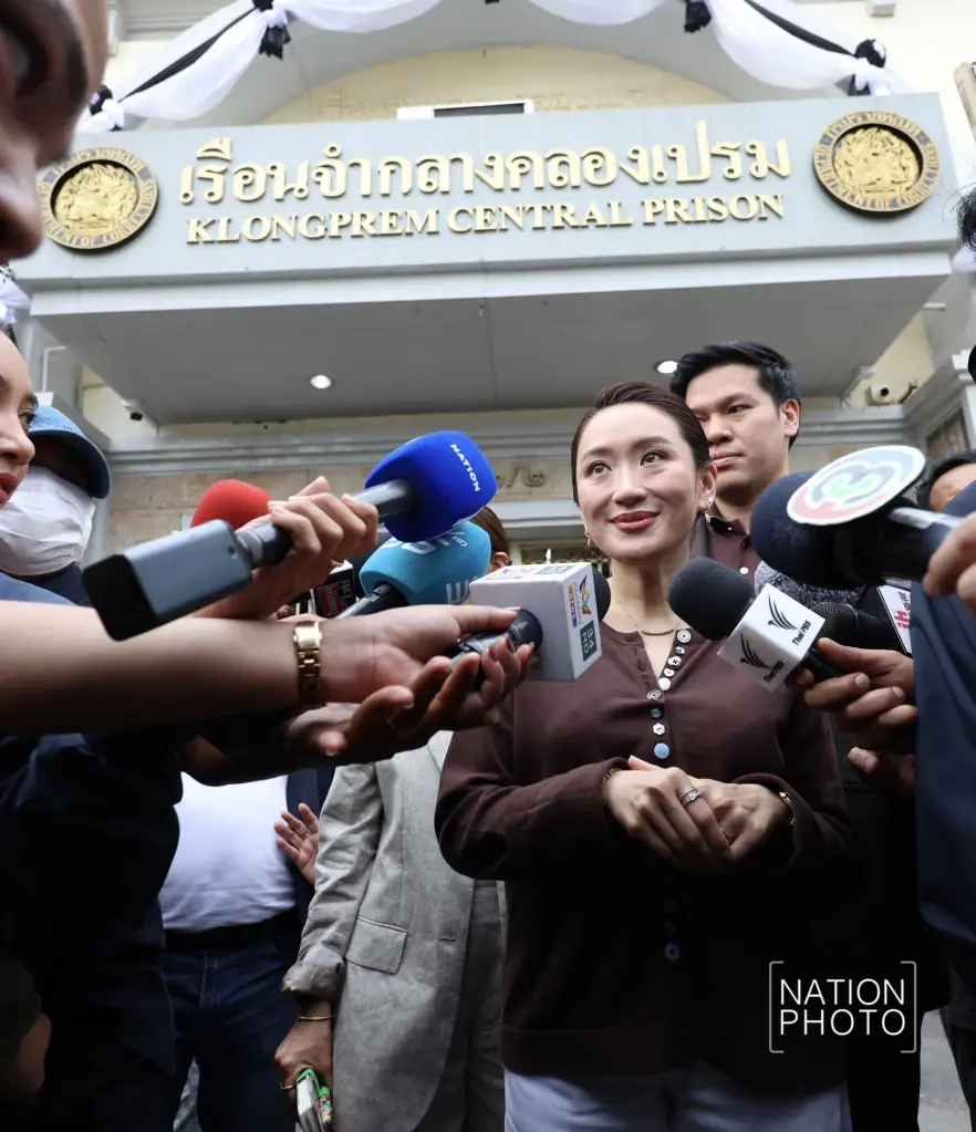 นับถอยหลัง 11 วัน "ทักษิณ" พักโทษกลับบ้าน "อุ๊งอิ๊ง-เอม" เยี่ยมส่งท้ายก่อนปล่อยตัว เผยเจ้าตัว "งง" ต้องติดกำไล EM