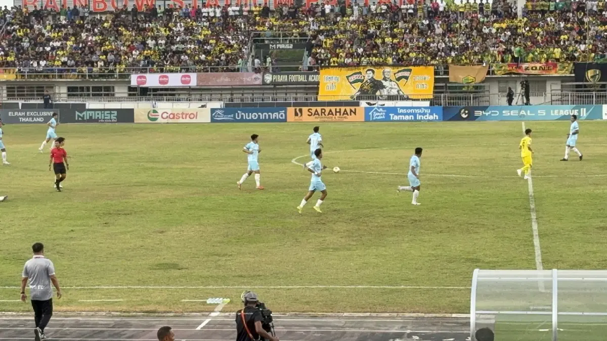 ‘อ.วันนอร์-พ.ต.อ.ทวี’ ตบเท้าเชียร์ ‘ปัตตานี เอฟซี’ สนามแตกหมื่นคน-จับตาถกเครียดขุนพลประชาชาติ