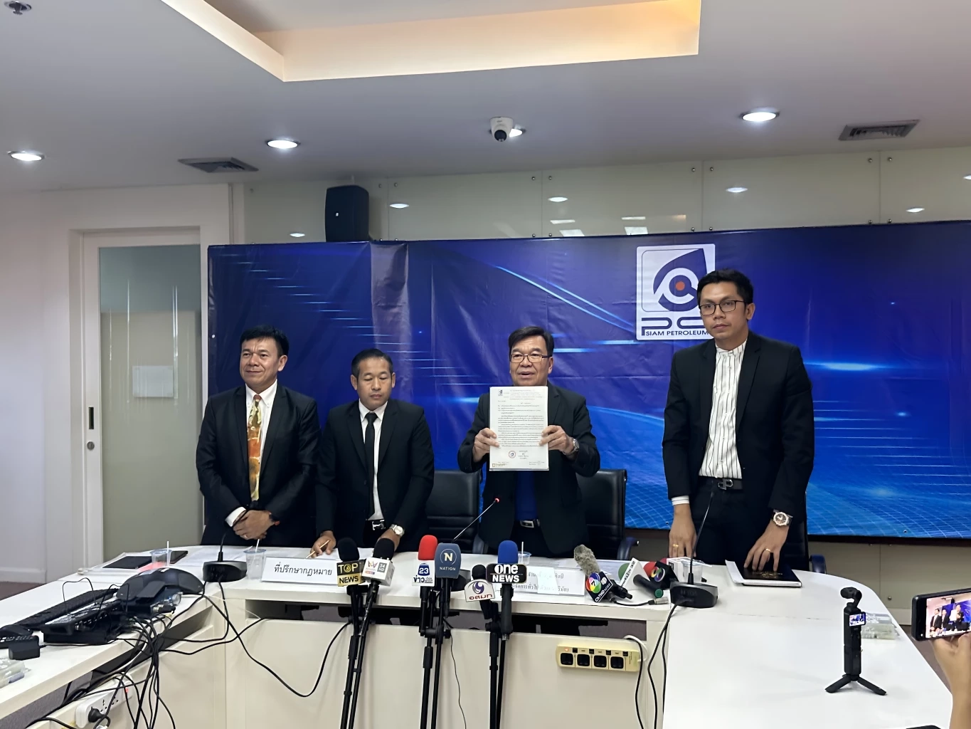 โต้กักตุนน้ำมัน! ยันโปร่งใส 100% "พี.ซี.สยามปิโตรเลียม" แจงสต็อก 2 ล้านลิตร (มีคลิป)