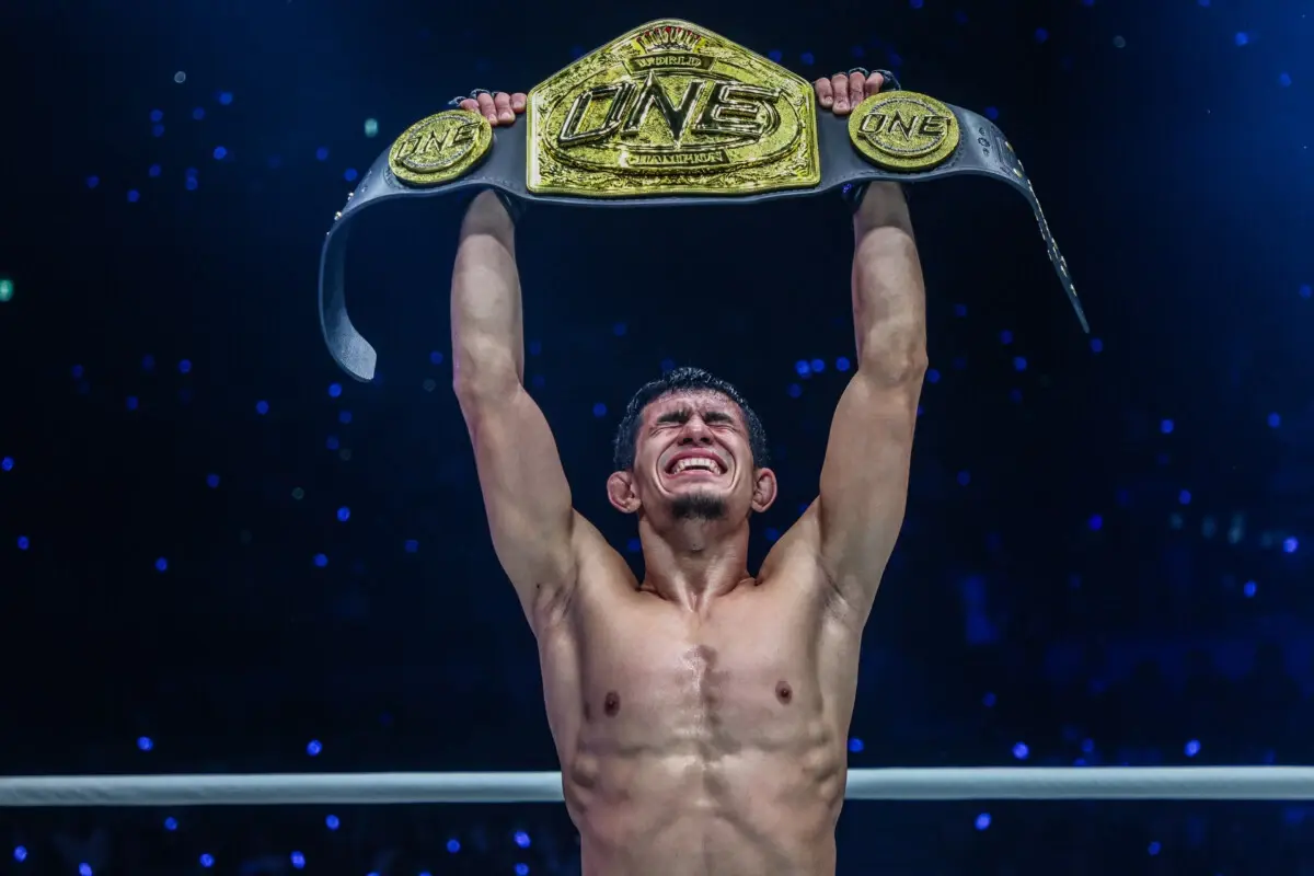 สรุปผล ONE ซามูไร 1: "ทาเครุ" น็อก "รถถัง" คว้าแชมป์โลกอำลาสังเวียน - "อาวาซเบก" ครองบัลลังก์ MMA