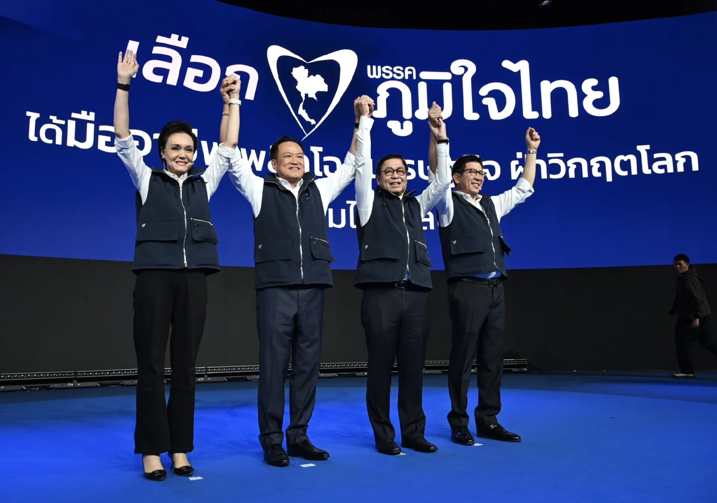 โพลชี้ ไม่เห็นใจ "นายกฯอนุทิน" แถมชักไม่มั่นใจฝีมือ "3 รมต.มืออาชีพ" ฝ่าวิกฤต