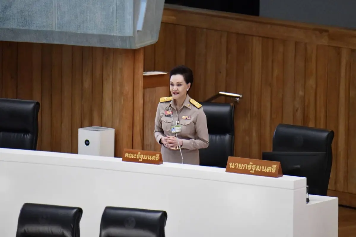 นางศุภจี สุธรรมพันธุ์ รองนายกรัฐมนตรี และรัฐมนตรีว่าการกระทรวงพาณิชย์