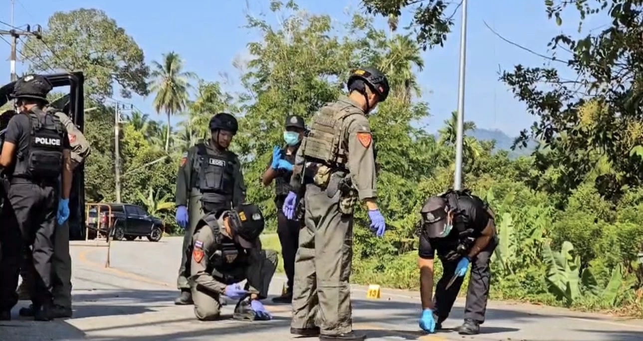 คืบหน้ายิงถล่ม "ปลัดจะแนะ" พบปลอกกระสุนเกลื่อน 68 ปลอก! แฉคนร้ายล้อมรถปล้นปืน M16 หลบหนี