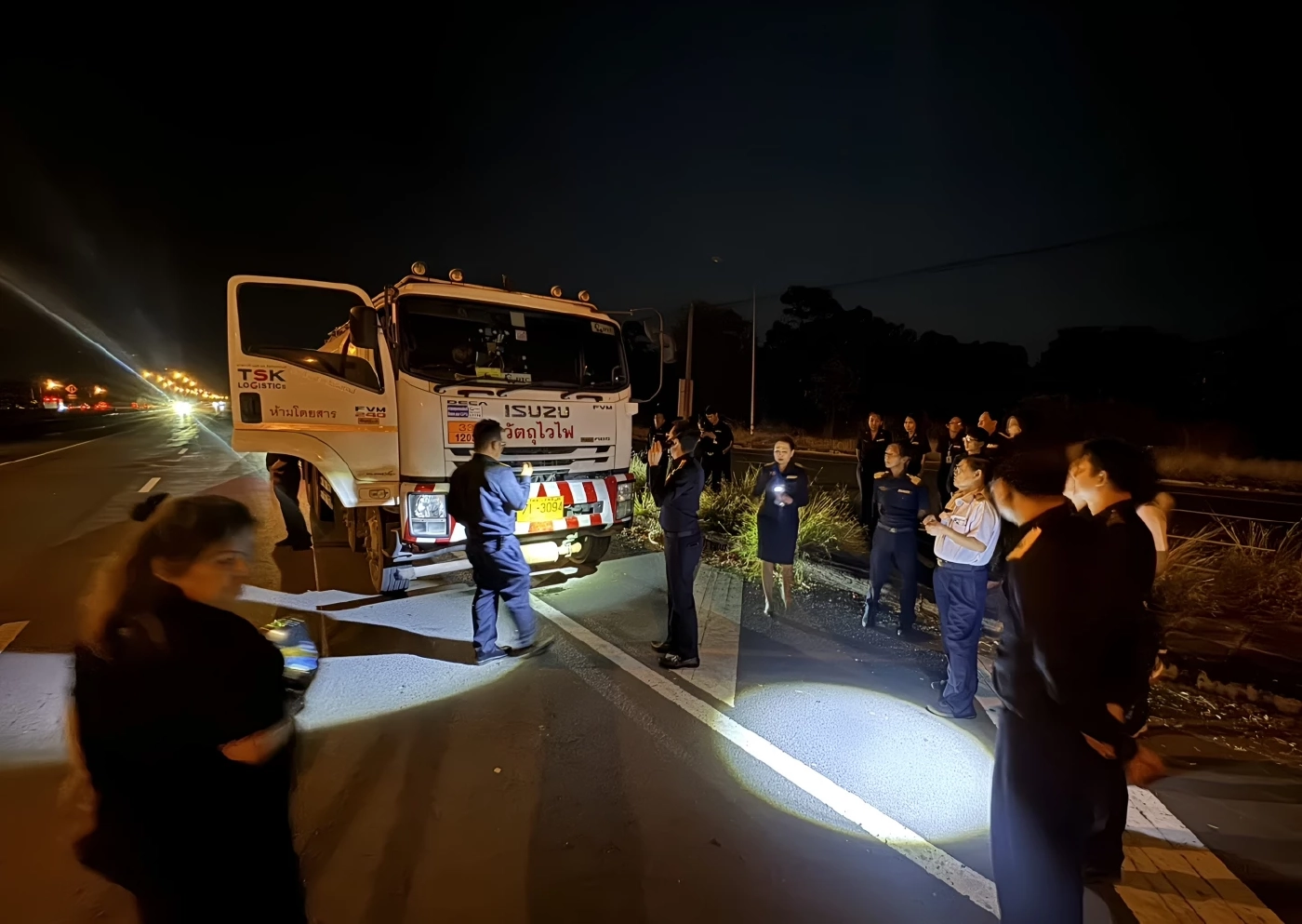 "ศุลกากรช่องจอม" ลุยกดดันน้ำมันต่อเนื่อง จับมือ "สรรพสามิตสุรินทร์" คุมเข้ม "อีสานใต้" ต้องไม่มี "กักตุน-ลักลอบส่งออก"