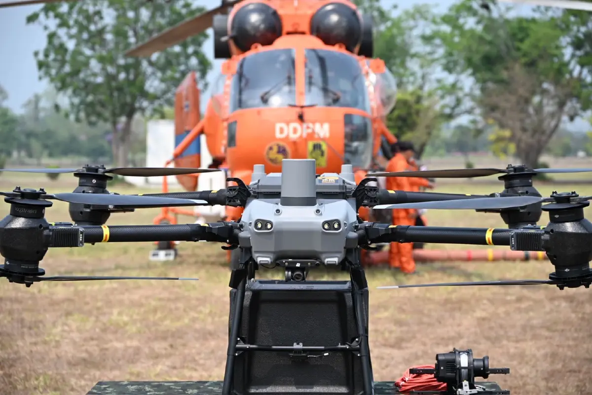 พร้อมลุย! "อนุทิน" ตรวจ "ฮ.ดับไฟป่า-รถวัดฝุ่น PM2.5 เคลื่อนที่"  คืนอากาศดีให้คนภาคเหนือ!