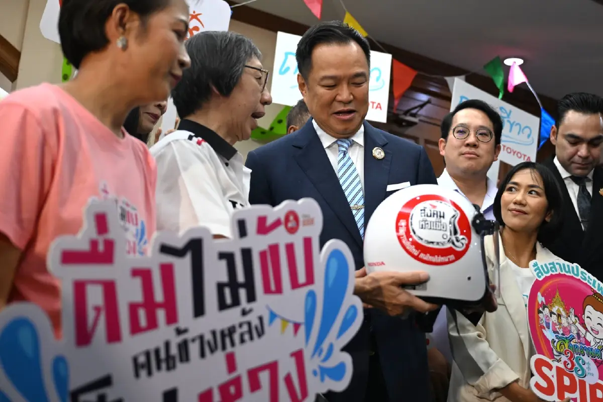 "นายกฯ" เปิดศูนย์ ศปถ. สงกรานต์ 69 กำชับ ผู้ว่าฯ "รักษาหน้าผมหน่อย" ลดเจ็บ-ตาย