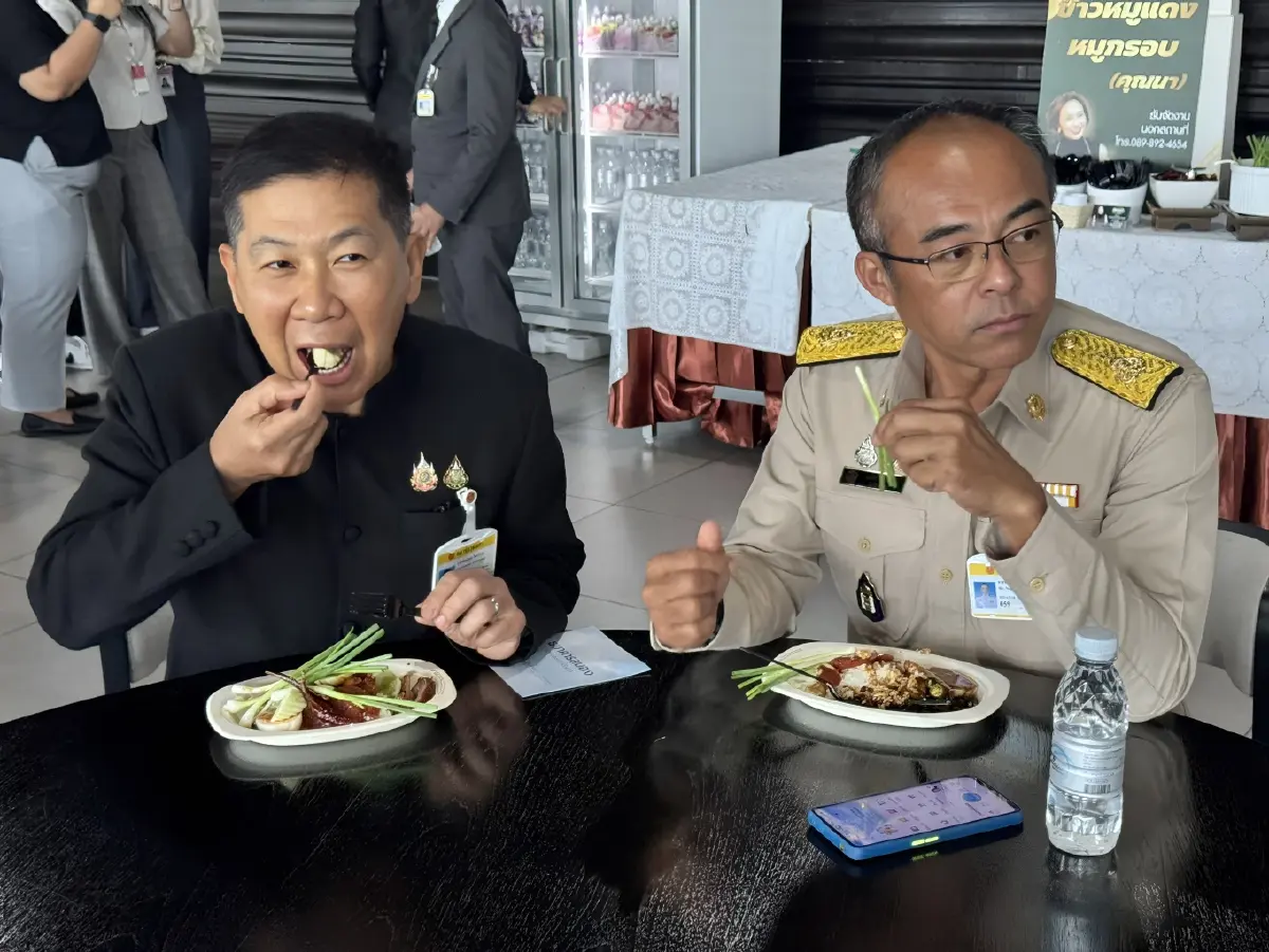 "บิ๊กเกรียง" นำร่อง สว. จ่ายเงินซื้อข้าวเองวันแรก! ลั่น "หมูแดงอร่อยจังฮู้" มั่นใจช่วยชาติประหยัดงบ