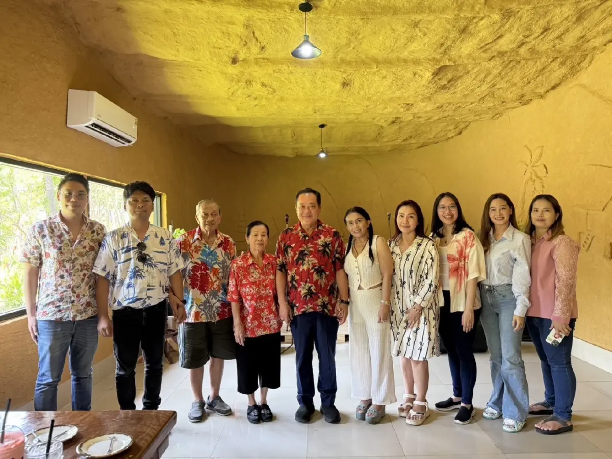 เปิดภาพ "ทวี" บุกเรือนจำเขากลิ้ง เยี่ยม "เสก โลโซ" วันสงกรานต์ 2569