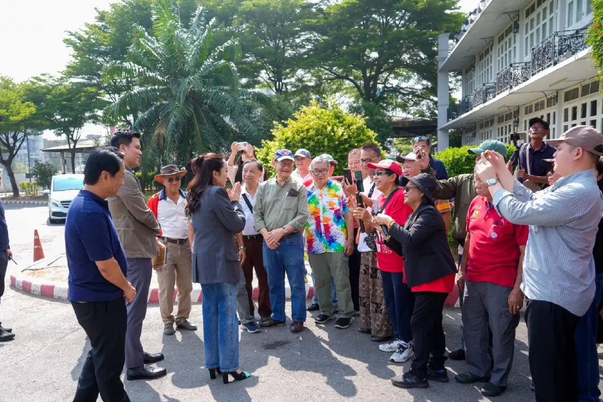 "อุ๊งอิ๊ง-ปิฎก" เข้าเยี่ยม "ทักษิณ" ครบ 7 เดือนในเรือนจำ ทนายปัดตอบปม "พักโทษ"