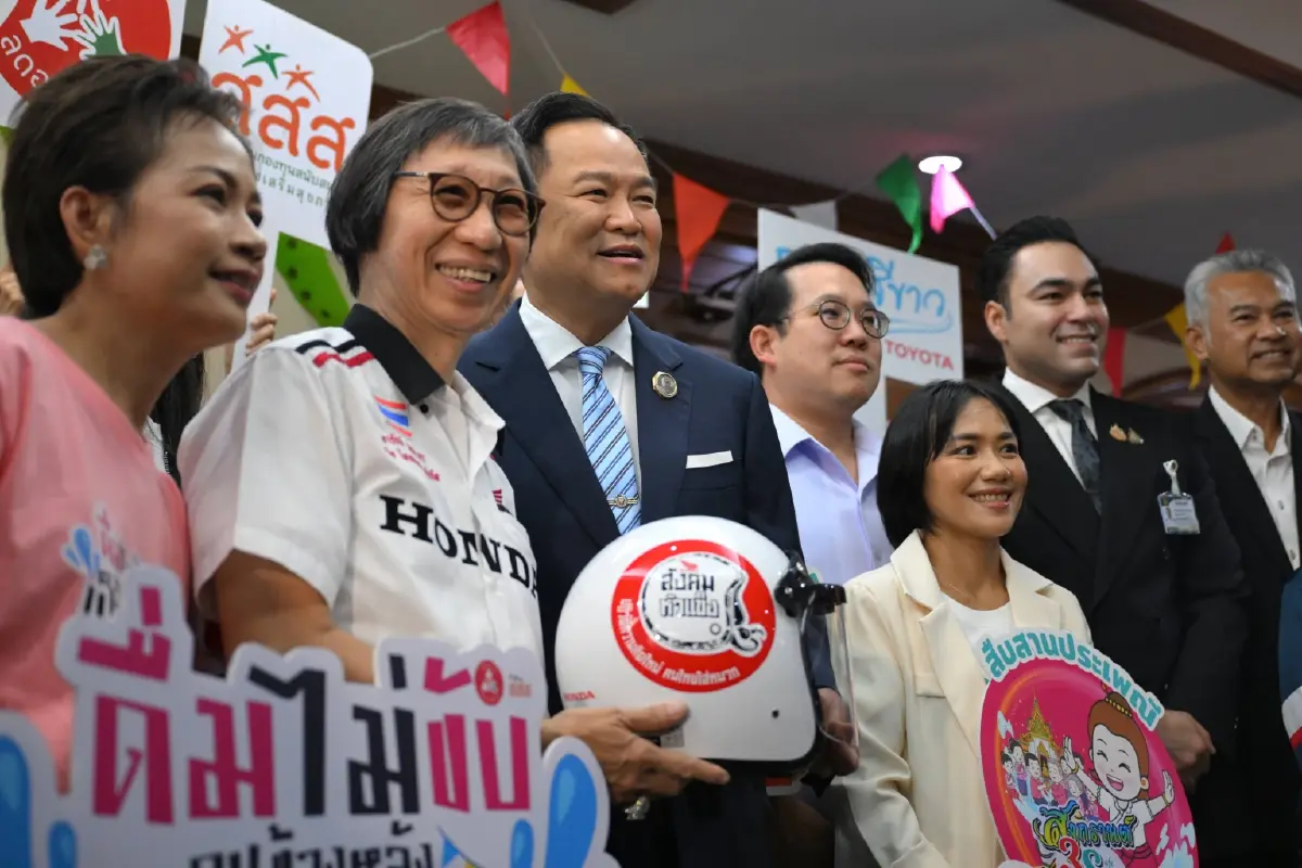 "นายกฯ" เปิดศูนย์ ศปถ. สงกรานต์ 69 กำชับ ผู้ว่าฯ "รักษาหน้าผมหน่อย" ลดเจ็บ-ตาย