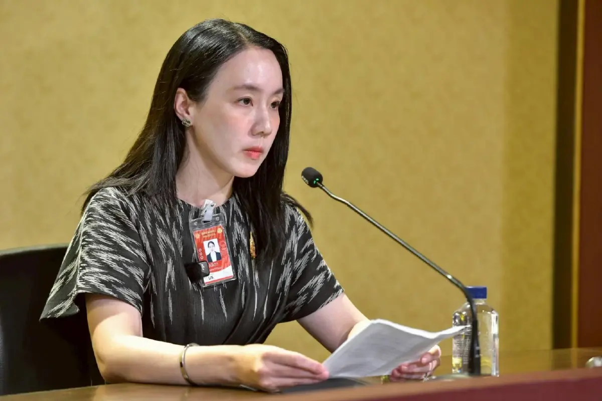 นางสาวพลอยทะเล ลักษมีแสงจันทร์ รองโฆษกประจำสำนักนายกรัฐมนตรี