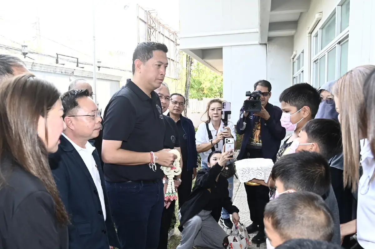 “รมว.นิกร” ลุยงานทันควัน ลงพื้นที่เมืองย่าโม เปิดนโยบาย ปิ๊งไอเดียจ้างงานผู้สูงวัยลดภาระคลัง