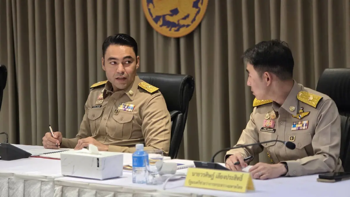 “อนุทิน” โชว์เข้ม! เชิญผู้ไม่เกี่ยวข้องออกนอกห้อง ลั่น “อย่าพูดแทรก” ระหว่างมอบนโยบายมหาดไทย