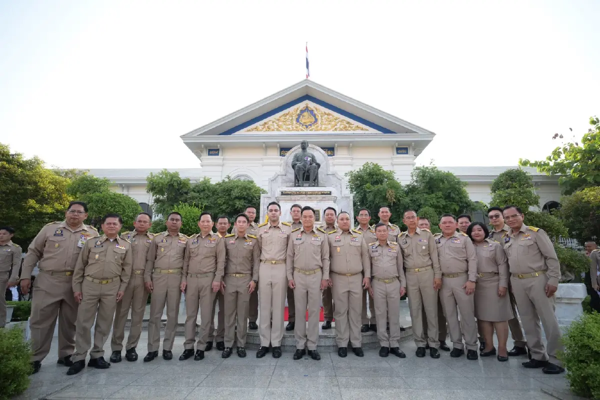 "อนุทิน" แบ่งงาน "3 รมช.ลูกเทพ" การันตีโปรไฟล์ สั่งงานวันนี้ต้องเสร็จวานซืน บอกไม่มีกระดาษวัด KPI ถ้าล้าก็ไปพัก