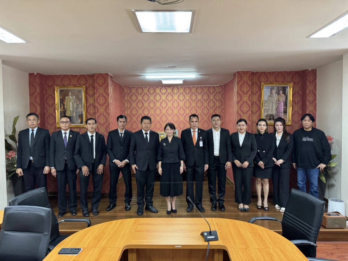 อจ.นนท์-อจ.เเขวงนนท์ฯ นำทีม สักการะสิ่งศักดิ์สิทธิ์ รับตำเเหน่ง