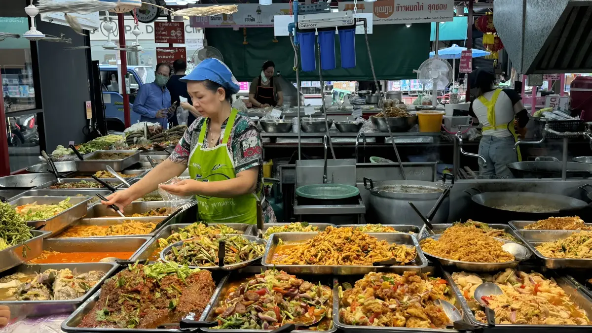 น้ำมันลด...แต่ของไม่ลง! เจาะลึก "ตลาดราม2" หลัง กบง. หั่นราคาน้ำมัน 5 บาท พ่อค้าแม่ค้าประสานเสียง "ขึ้นแล้วลงยาก"