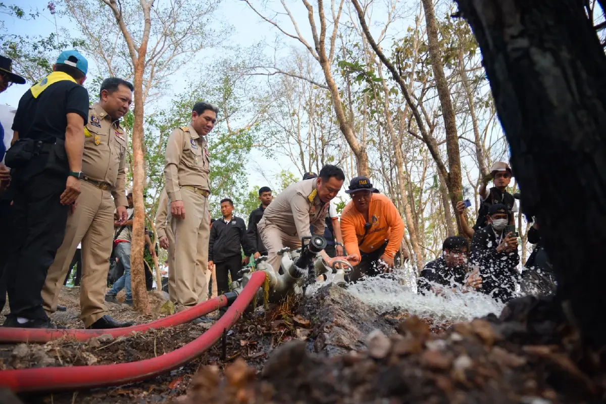 ประกาศก้องกลางดอย! "นายกฯ" สั่งลุย "ป่าเปียก" สกัดไฟป่าดอยสะเก็ด กำชับเจ้าหน้าที่เซฟชีวิต