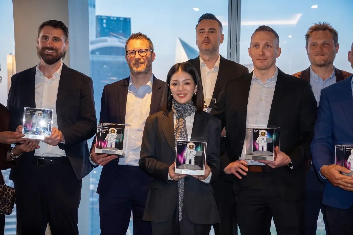 Liberator ผงาดคว้าอันดับ 1 โบรกเกอร์เอเชีย "มาดามเดียร์" บินรับรางวัล