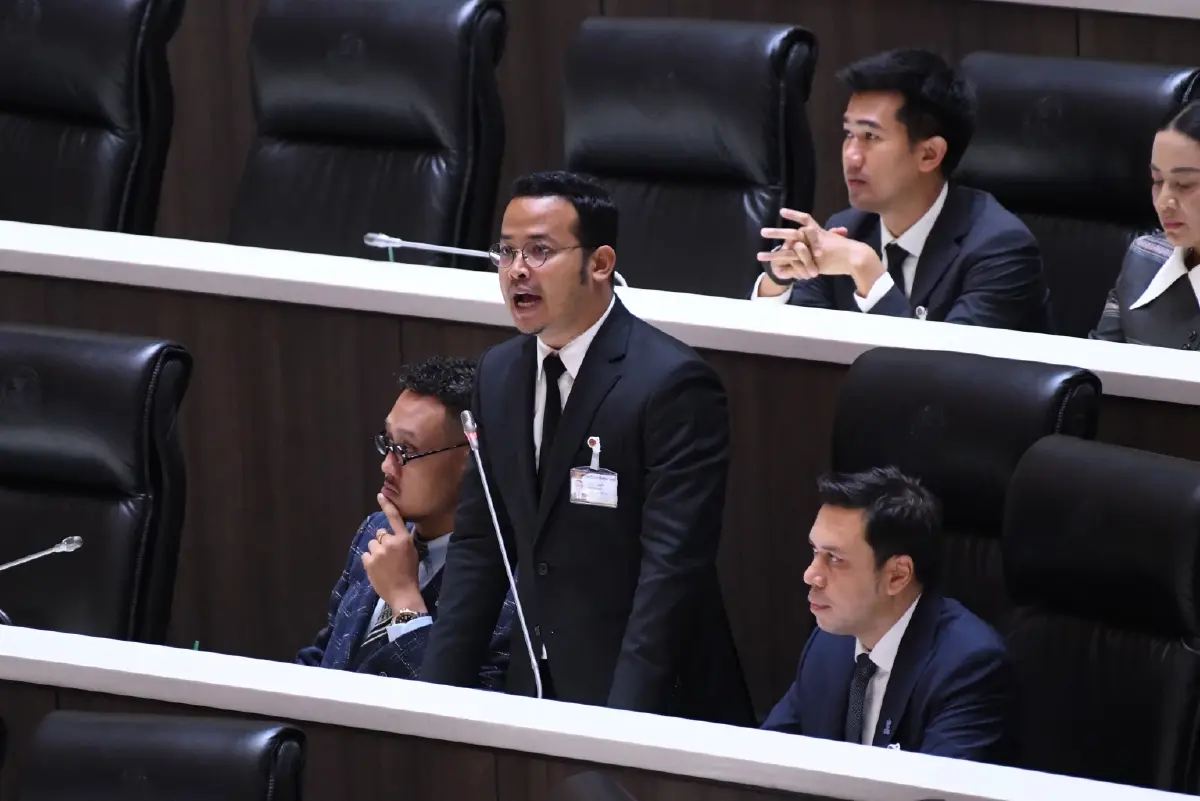 "ประชาธิปัตย์" ชงญัตติสภาฯ ตั้ง กมธ.ปฏิรูปการจัดการน้ำท่วม