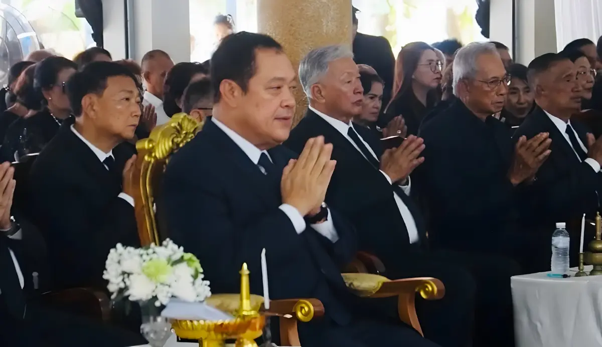 4 เหตุผล "ทวี" มั่นใจทีมลงขันจ้างยิง "สส.กมลศักดิ์" ขณะ "นายกฯ" จ่อลงใต้จี้ "กอ.รมน. "หลังพบใช้ "รถหลวง" ก่อเหตุ