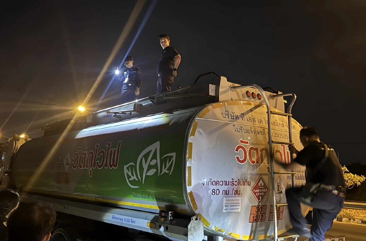 "ศุลกากรช่องจอม" ลุยกดดันน้ำมันต่อเนื่อง จับมือ "สรรพสามิตสุรินทร์" คุมเข้ม "อีสานใต้" ต้องไม่มี "กักตุน-ลักลอบส่งออก"