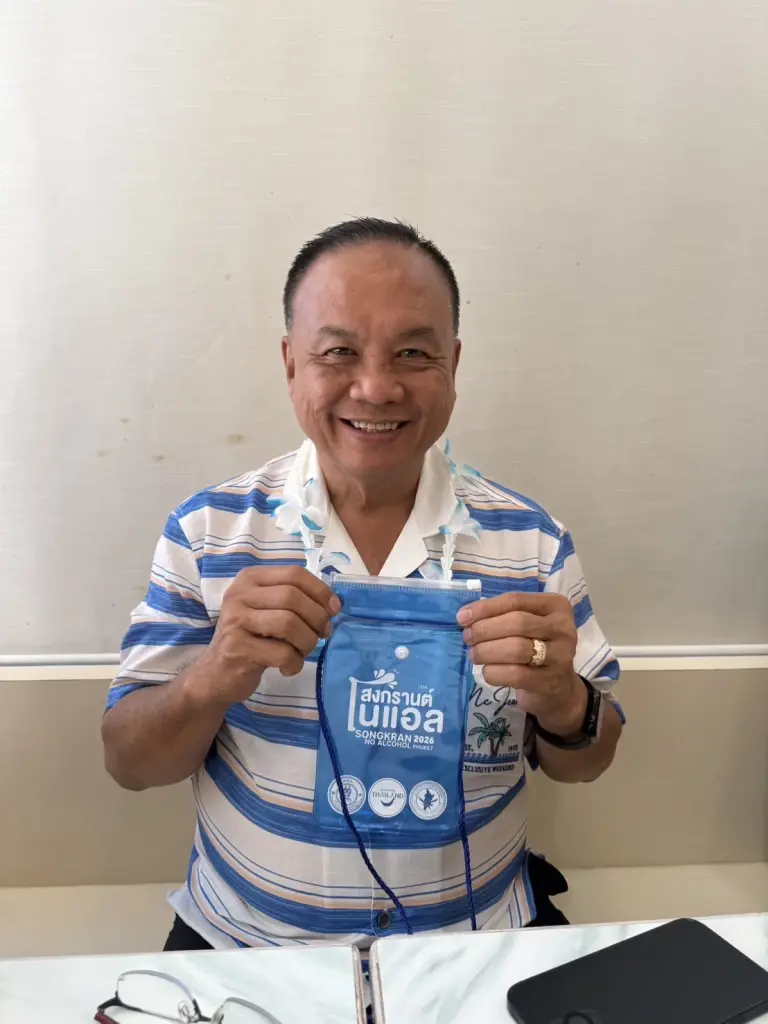 นายเรวัต อารีรอบ นายกองค์การบริหารส่วนจังหวัดภูเก็ต 