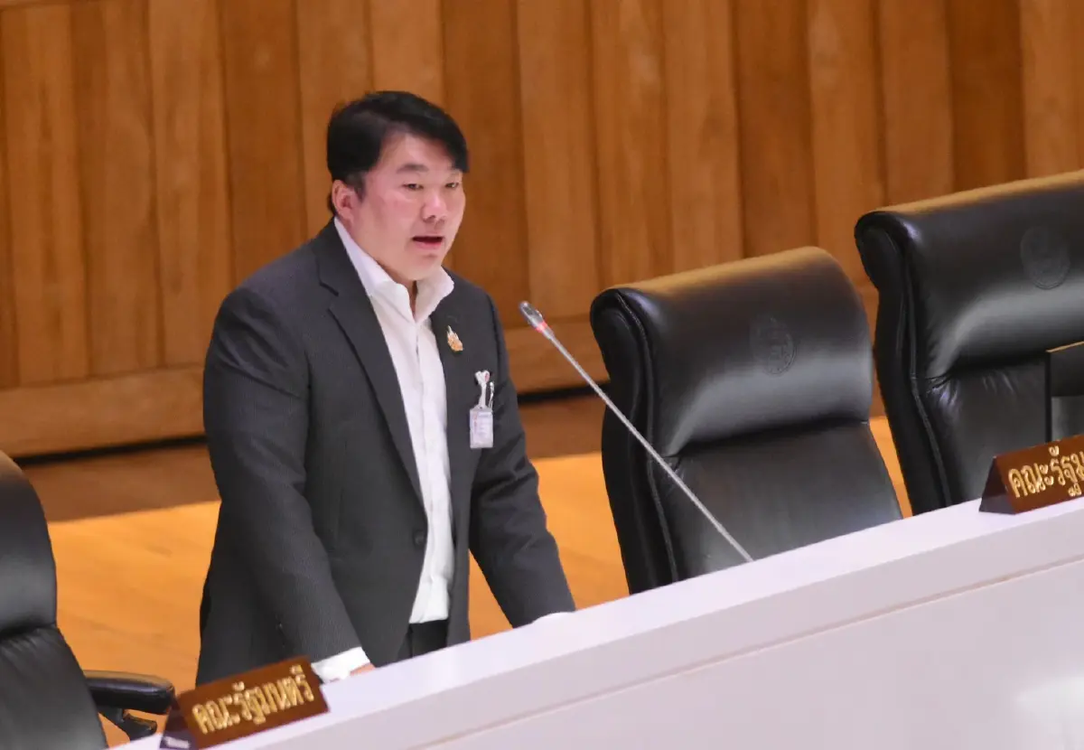 นายสิริพงศ์ อังคสกุลเกียรติ รัฐมนตรีช่วยว่าการกระทรวงคมนาคม