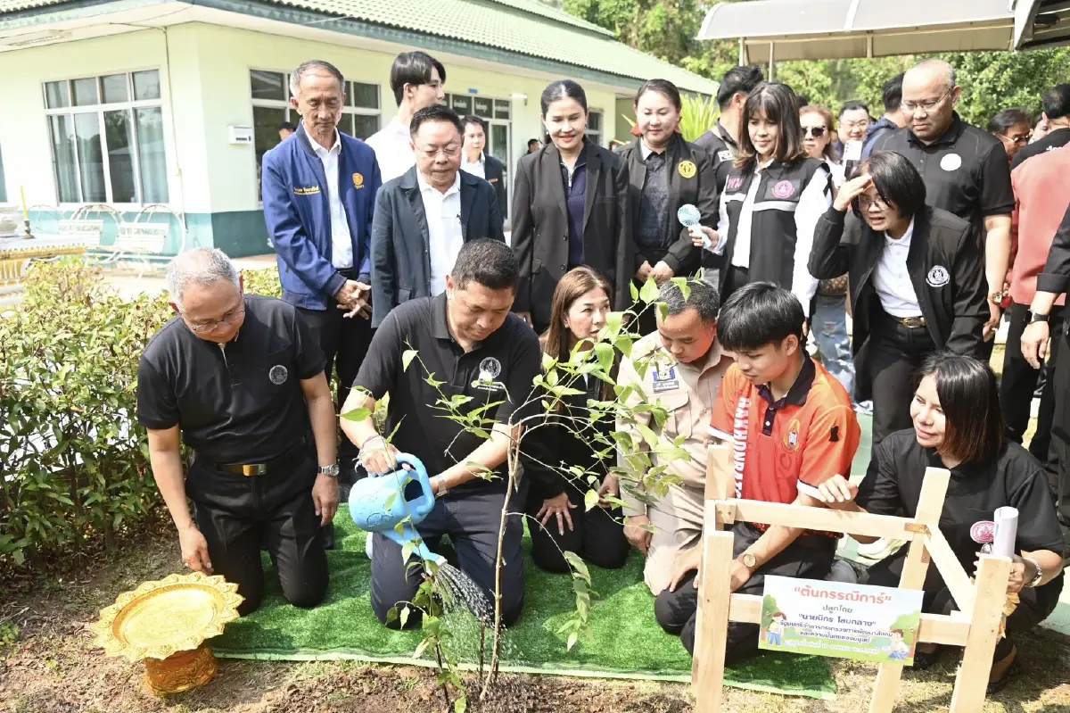 “รมว.นิกร” ลุยงานทันควัน ลงพื้นที่เมืองย่าโม เปิดนโยบาย ปิ๊งไอเดียจ้างงานผู้สูงวัยลดภาระคลัง