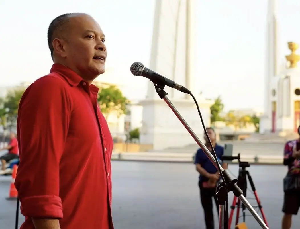 ณัฐวุฒิ ประกาศการต่อสู้ของคนเสื้อแดงไม่มีวันหยุด 