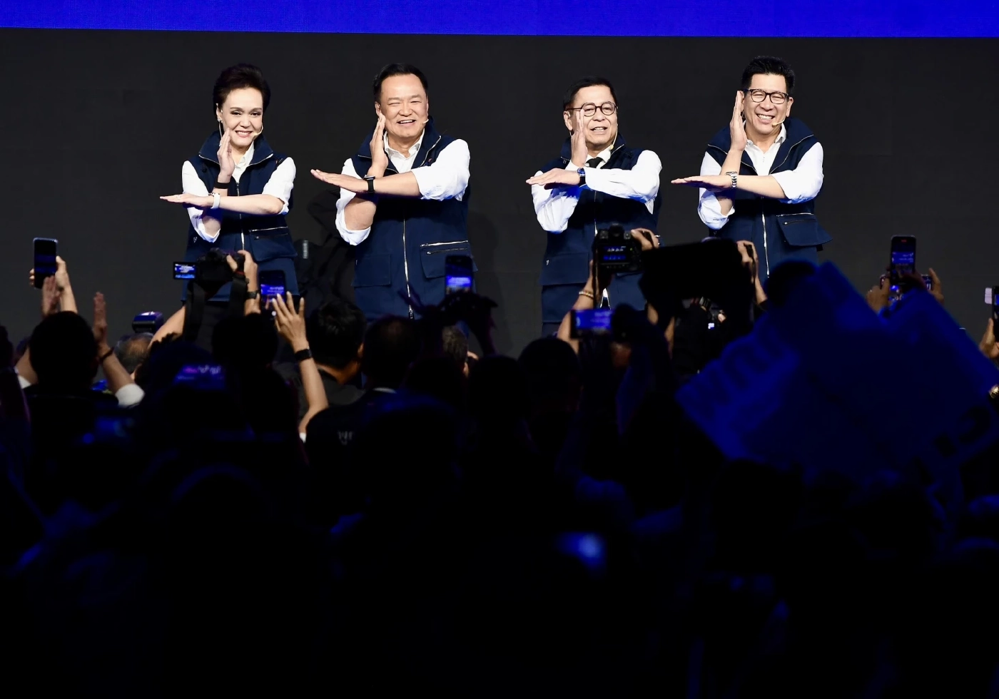 โพลชี้ ไม่เห็นใจ "นายกฯอนุทิน" แถมชักไม่มั่นใจฝีมือ "3 รมต.มืออาชีพ" ฝ่าวิกฤต