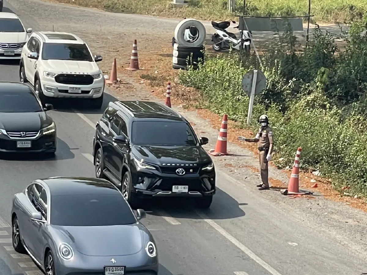 น้ำมันลด...รถเต็มถนน! รถแน่น "สายเอเชีย-บางปะหัน" คนแห่เดินทางรับเช้า "วันหยุดสงกรานต์"