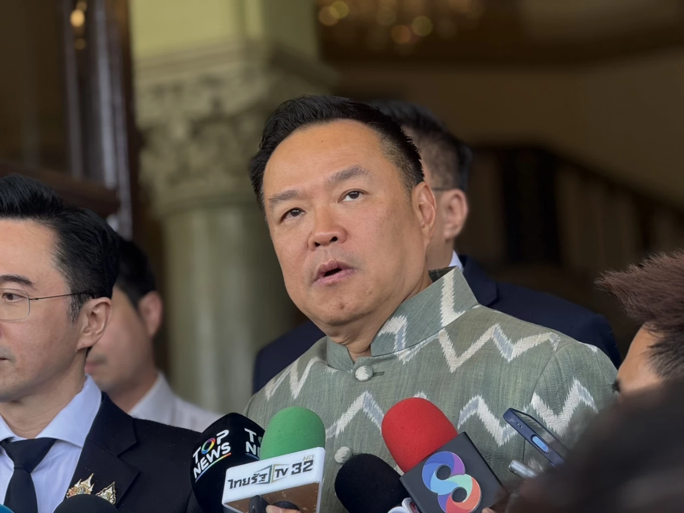 "นายกฯ" เดือดซัด "เลว-ขายชาติ" สั่งเช็กบิลขบวนการขนน้ำมันไป "กัมพูชา"