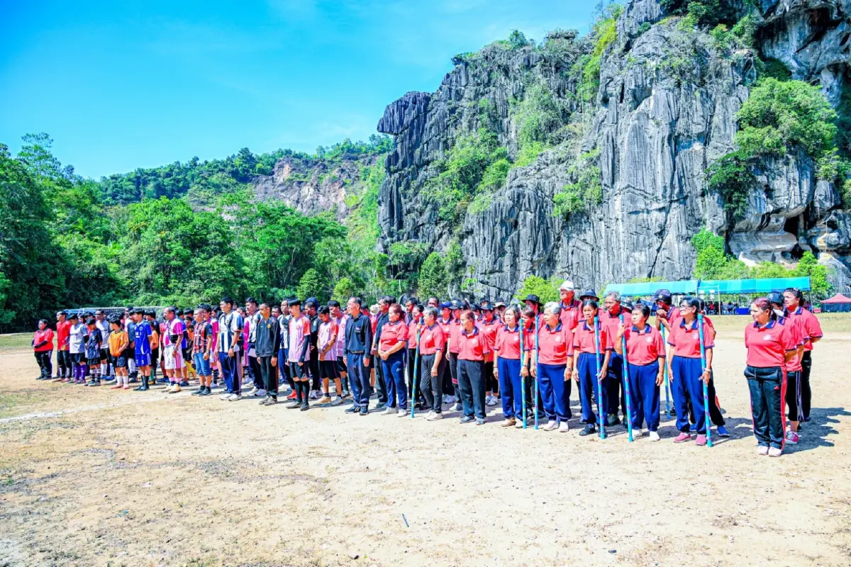 เลขาธิการ ศอ.บต. ปลุกชาวถ้ำทะลุใช้กีฬา-ศรัทธา ปราบยาเสพติด