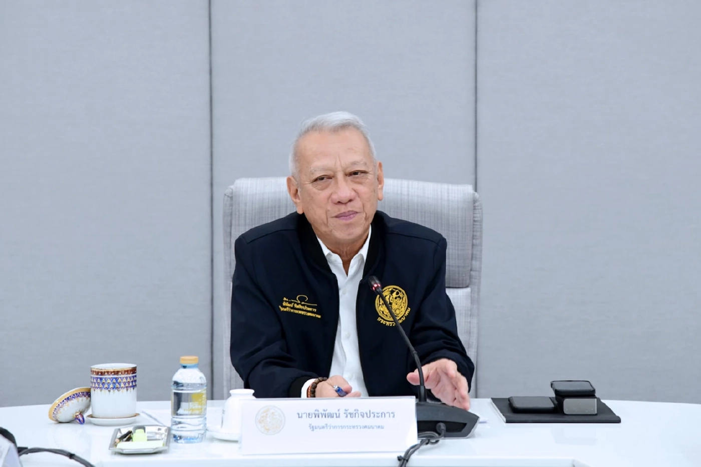 สงกรานต์นี้ไม่มีสะดุด! "พิพัฒน์" มอบภารกิจแรก 3 รมช.คมนาคมใหม่ คุมเข้ม "น้ำมันห้ามขาด" ช่วง "สงกรานต์" (มีคลิป)