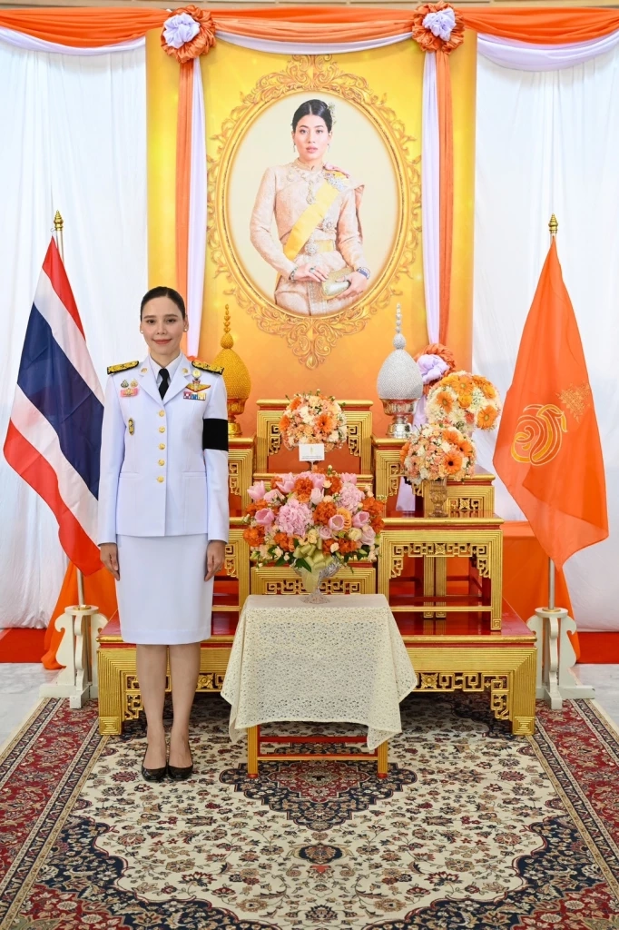 รมว.วธ. รับพระราชทานแจกันดอกไม้เนื่องในโอกาสเข้าดำรงตำแหน่ง