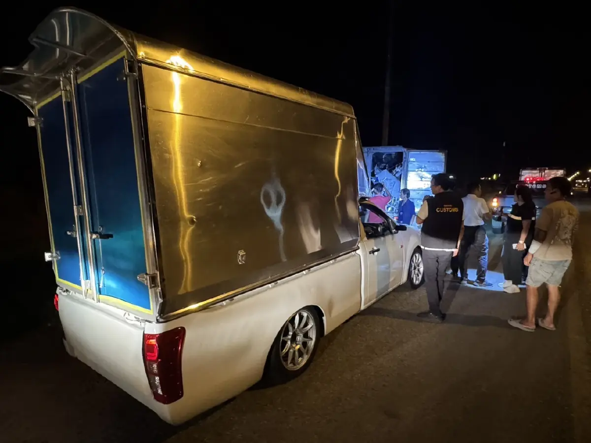 “ศุลกากรช่องจอม” ไล่ล่าแก๊งตู้ทึบ ซุก จยย. หวั่นลักในไทยส่งกัมพูชา