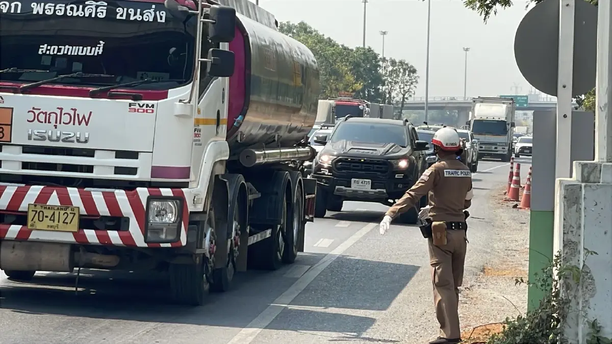 น้ำมันลด...รถเต็มถนน! รถแน่น "สายเอเชีย-บางปะหัน" คนแห่เดินทางรับเช้า "วันหยุดสงกรานต์"