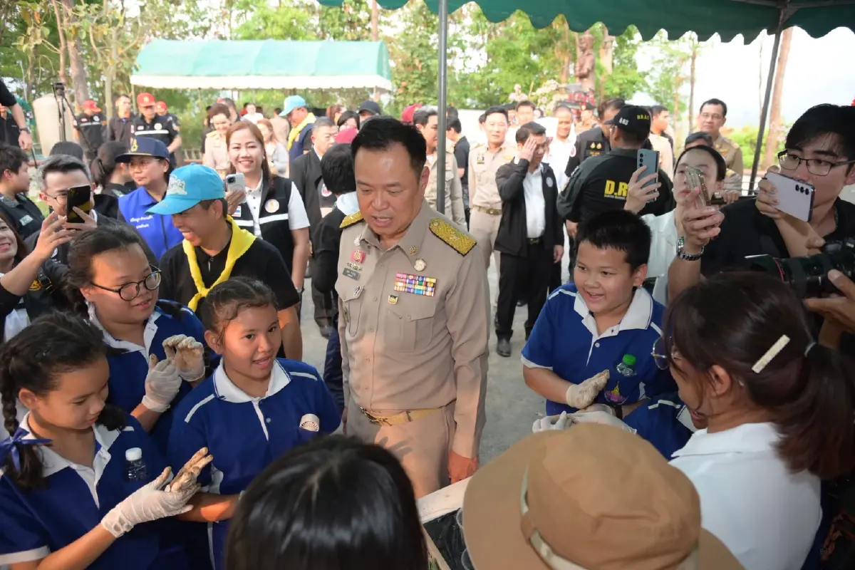 ประกาศก้องกลางดอย! "นายกฯ" สั่งลุย "ป่าเปียก" สกัดไฟป่าดอยสะเก็ด กำชับเจ้าหน้าที่เซฟชีวิต