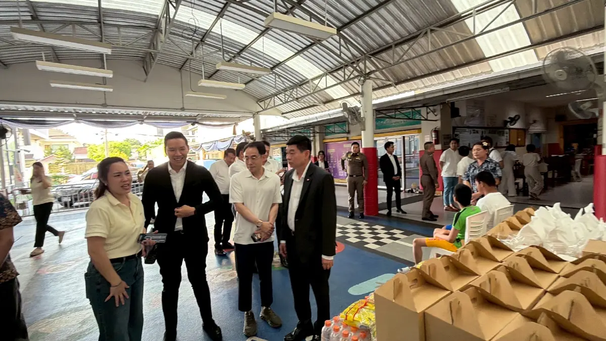 “อัยการกุ๊ก”นำทีม บยส.27 ร่วมใจทำบุญบริจาคเงิน บ้านเด็กพิการฯ