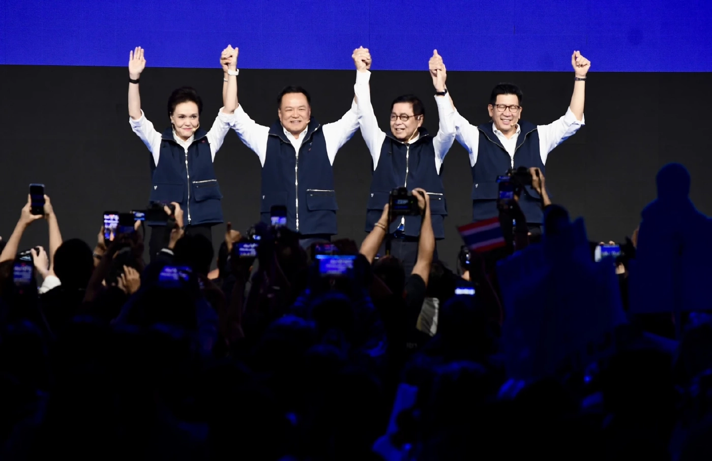 โพลชี้ ไม่เห็นใจ "นายกฯอนุทิน" แถมชักไม่มั่นใจฝีมือ "3 รมต.มืออาชีพ" ฝ่าวิกฤต