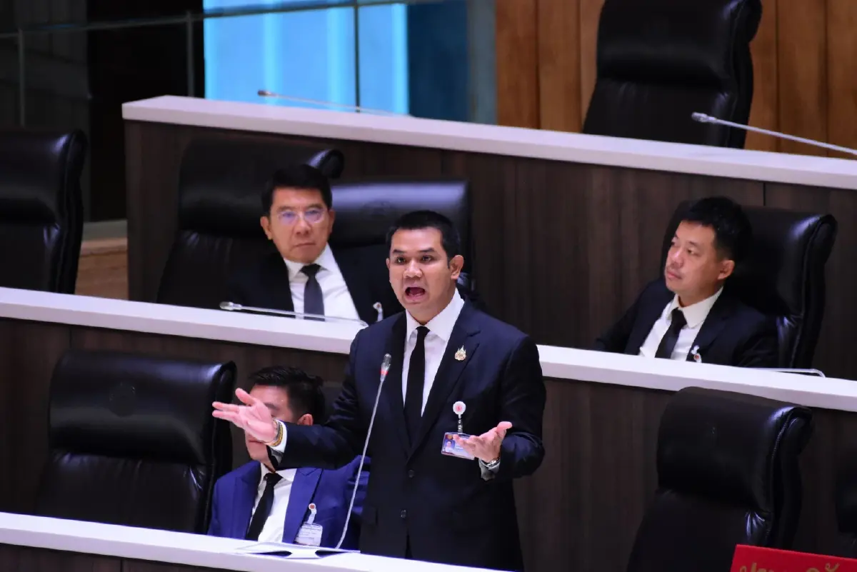 นายชัยชนะ เดชเดโช สส.บัญชีรายชื่อ พรรคประชาธิปัตย์ 