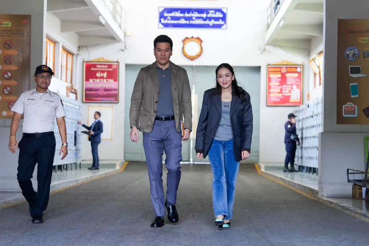 "อุ๊งอิ๊ง-ปิฎก" เข้าเยี่ยม "ทักษิณ" ครบ 7 เดือนในเรือนจำ ทนายปัดตอบปม "พักโทษ"