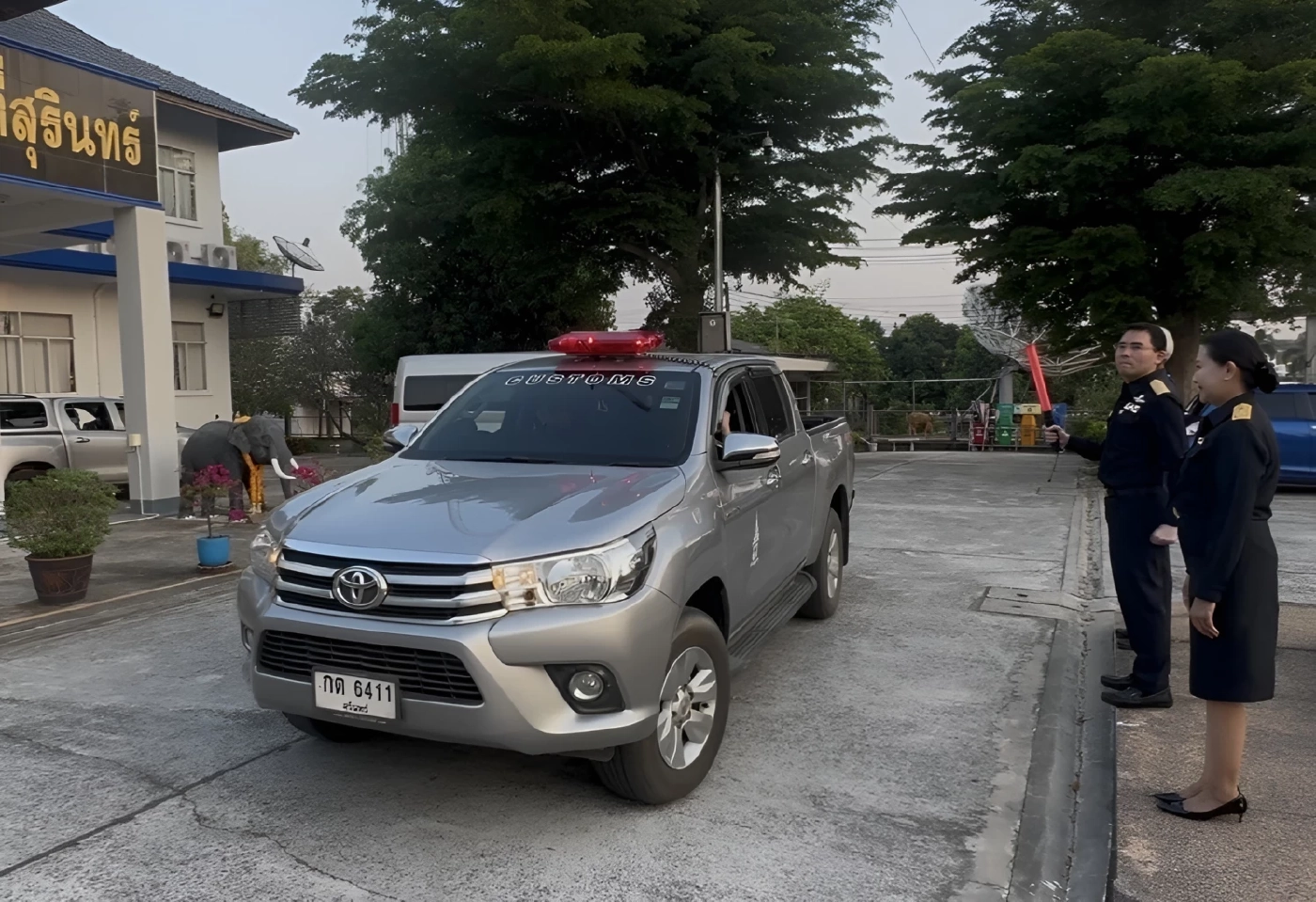 "ศุลกากรช่องจอม" ลุยกดดันน้ำมันต่อเนื่อง จับมือ "สรรพสามิตสุรินทร์" คุมเข้ม "อีสานใต้" ต้องไม่มี "กักตุน-ลักลอบส่งออก"