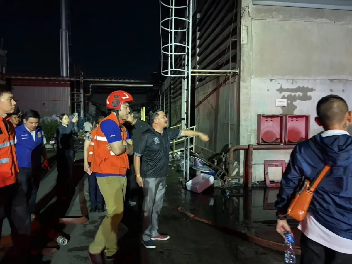 ระทึก! ไฟไหม้โรงงานโฟมวอด 2 โกดัง พนักงาน 80 ชีวิตหนีตายวุ่น "เจเศรษฐ์" รุดลงพื้นที่