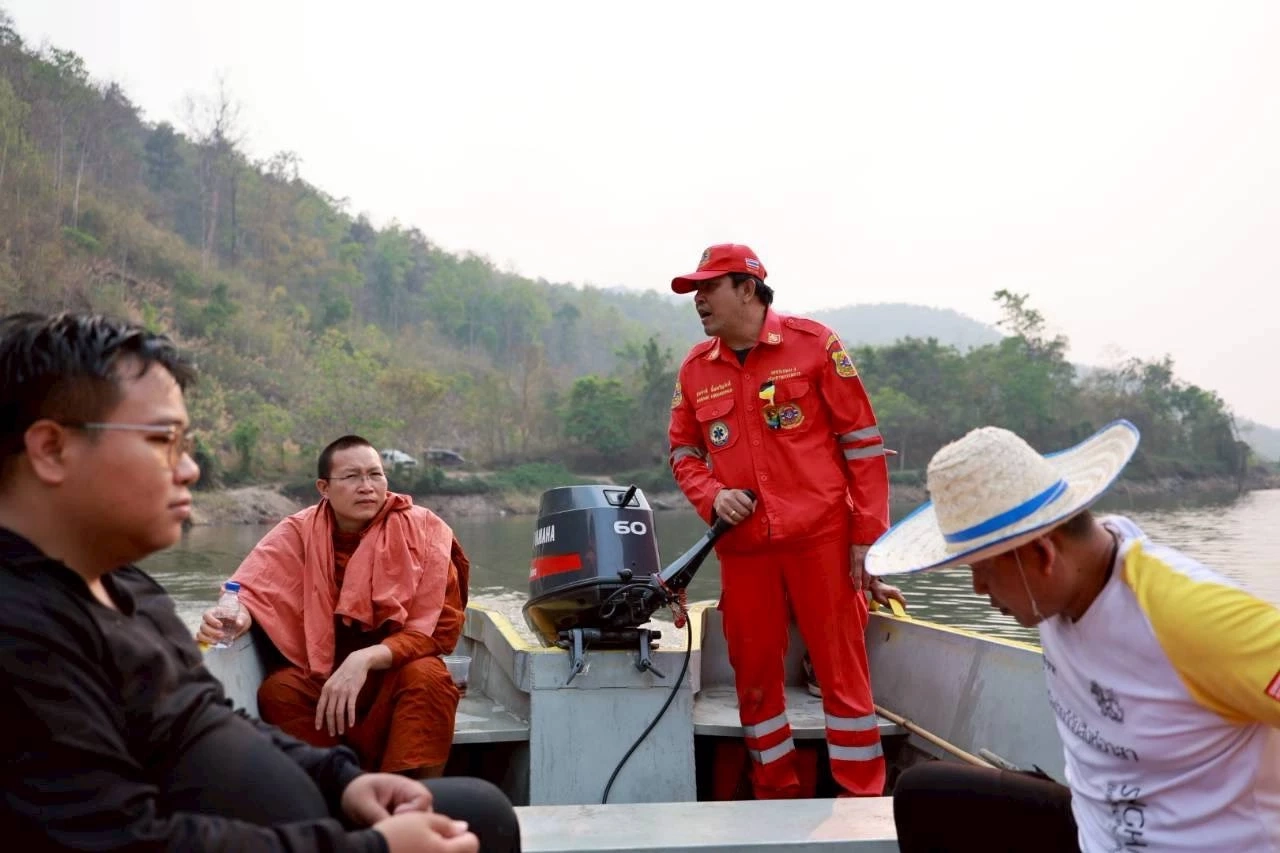 ไฟป่าเชียงใหม่ยังวิกฤต “พระครูอ๊อด” นำทีมจิตอาสาลุยช่วยดับไฟ