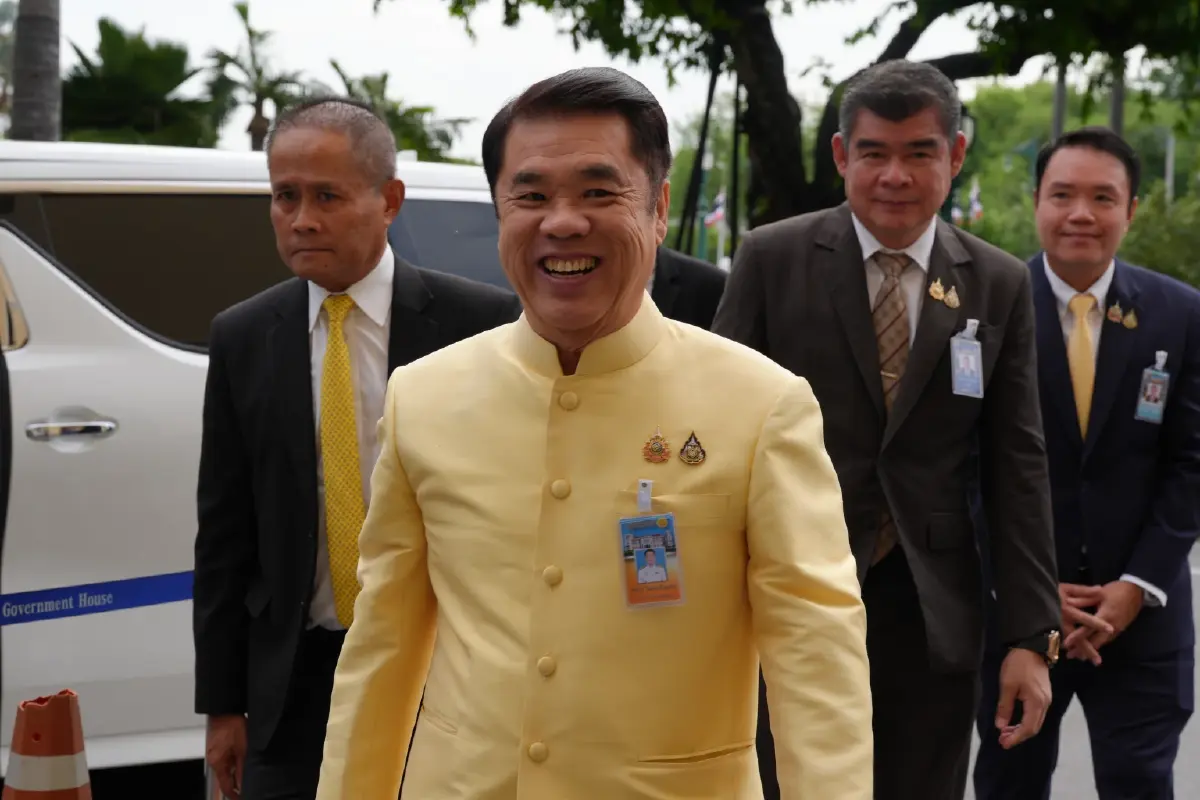 นายสุริยะ จึงรุ่งเรืองกิจ รัฐมนตรีว่าการกระทรวงเกษตรและสหกรณ์