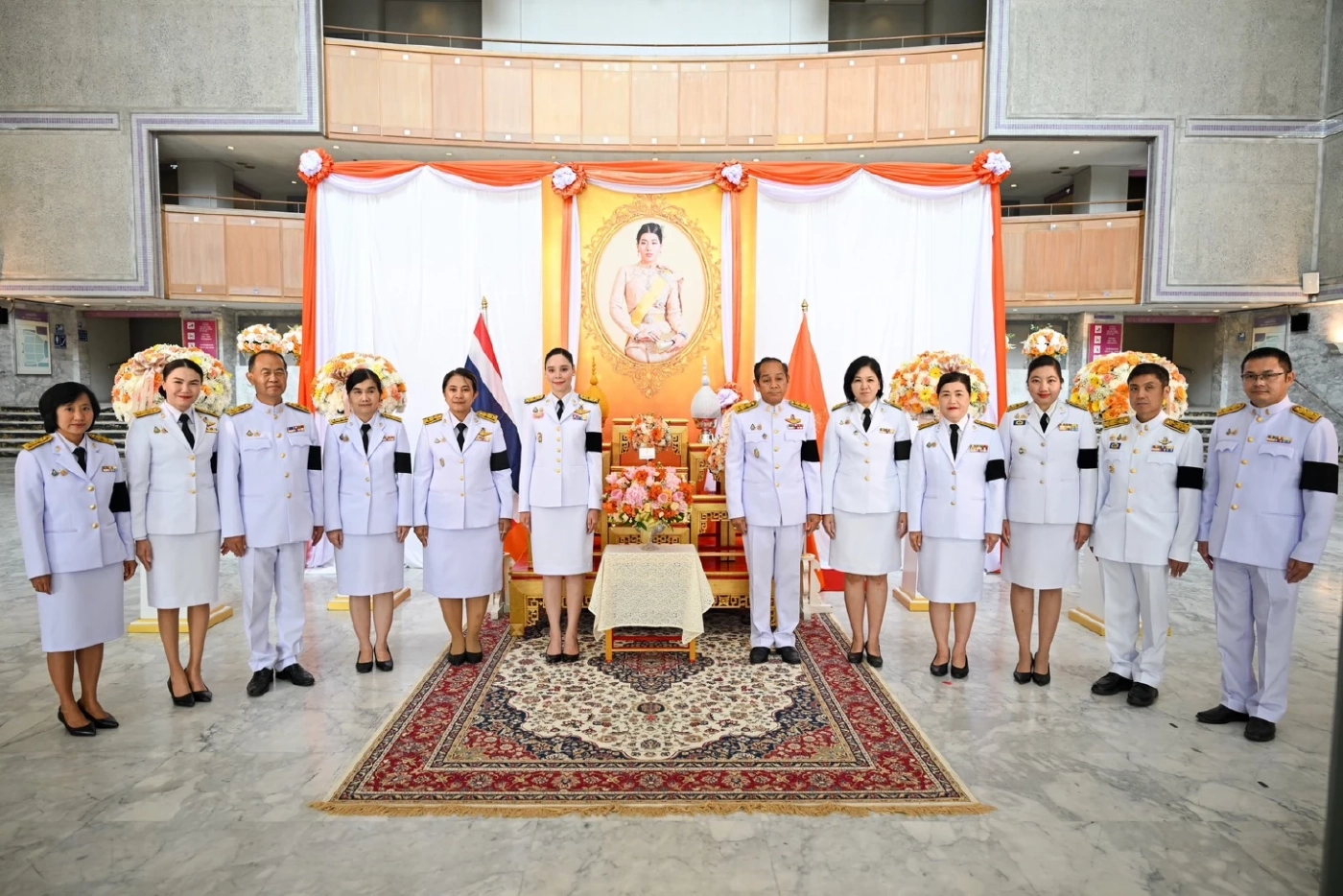 รมว.วธ. รับพระราชทานแจกันดอกไม้เนื่องในโอกาสเข้าดำรงตำแหน่ง