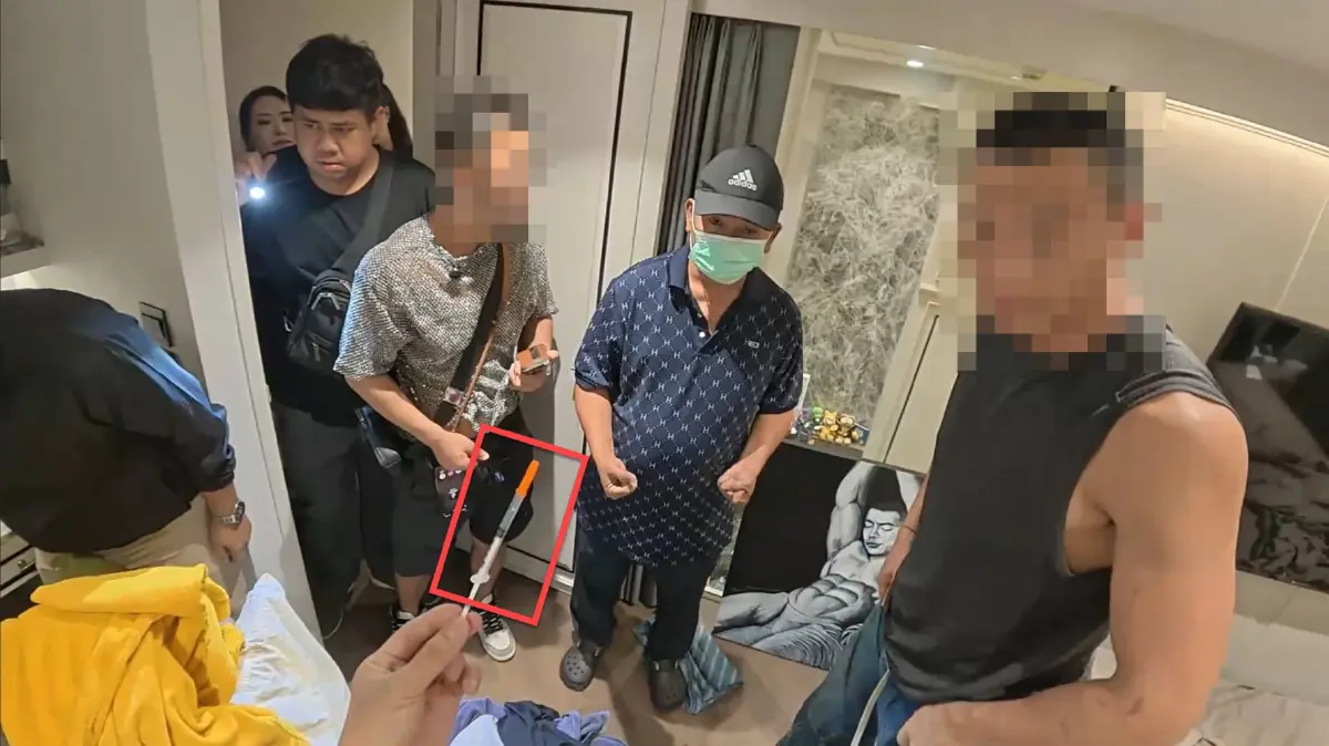 ผวาทั้งคอนโด! 2 อินฟลูดังจีน คลั่งยาหลอน แก้ผ้าป่วนทั้งคอนโด